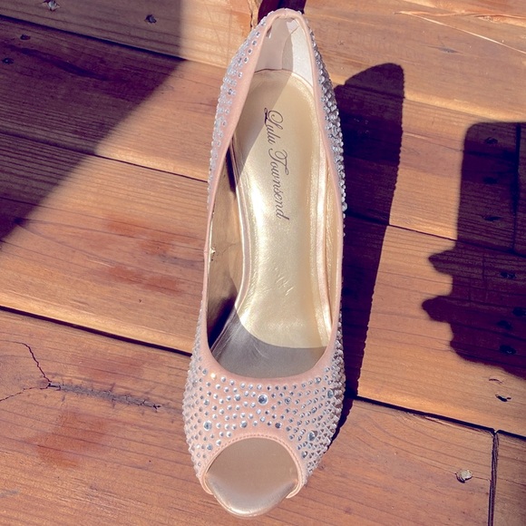 Rose gold platform pumps with rhinestones - Picture 9 of 9